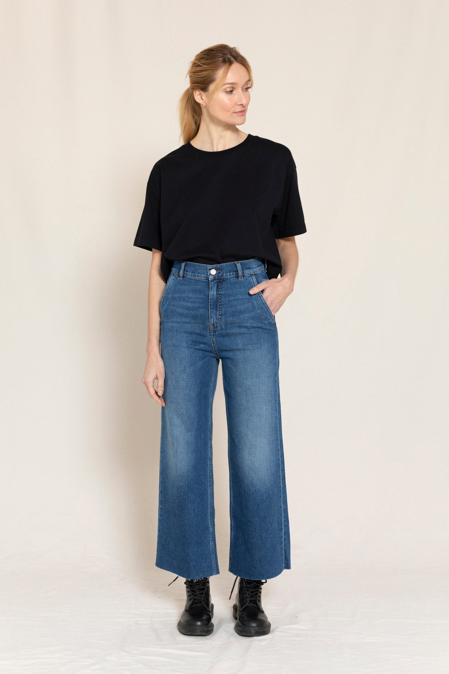 CHARLIE Medium Blue - Loose Fit Cropped Jeans | Women