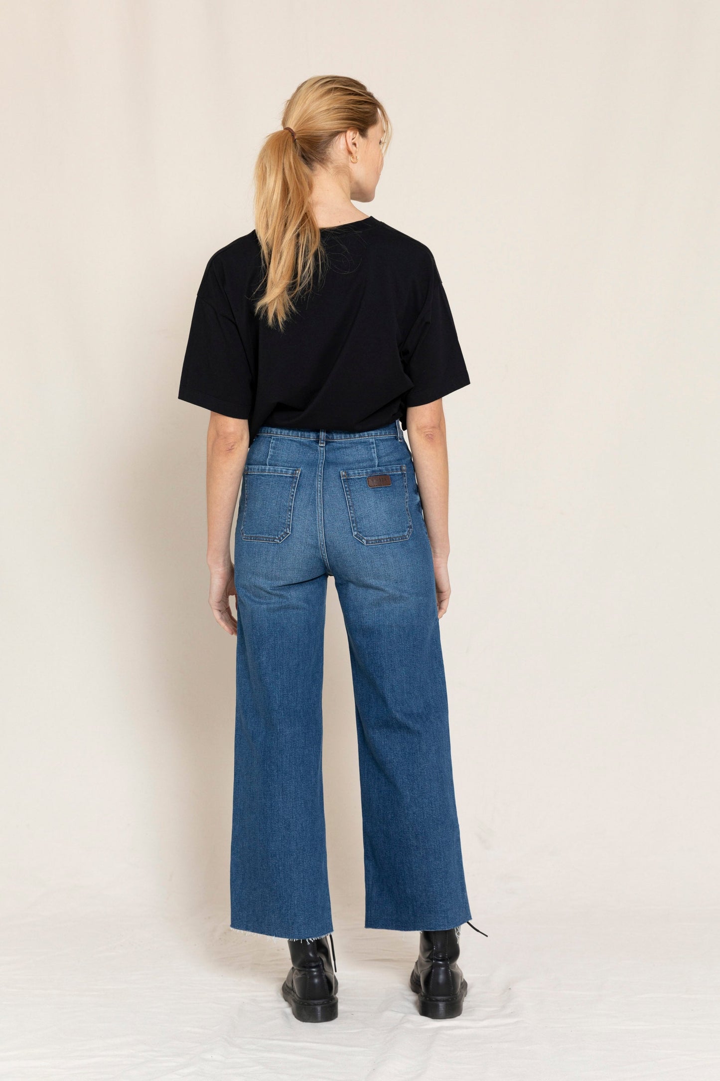 CHARLIE Medium Blue - Loose Fit Cropped Jeans | Women