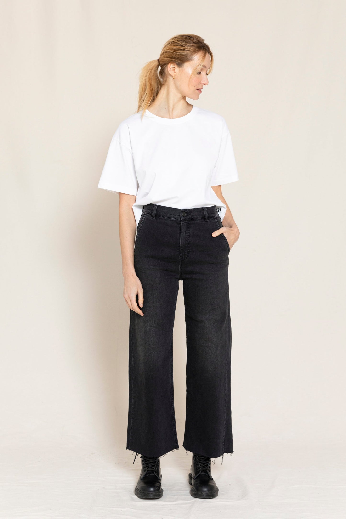 CHARLIE Used Black - Loose Fit Cropped Jeans | Women